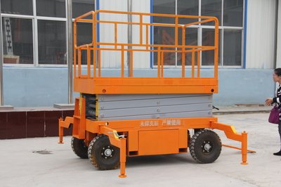 液壓升降平臺(tái)升降機(jī)應(yīng)該注意的幾點(diǎn) 液壓升降平臺(tái)升降機(jī)應(yīng)該注意的幾點(diǎn)